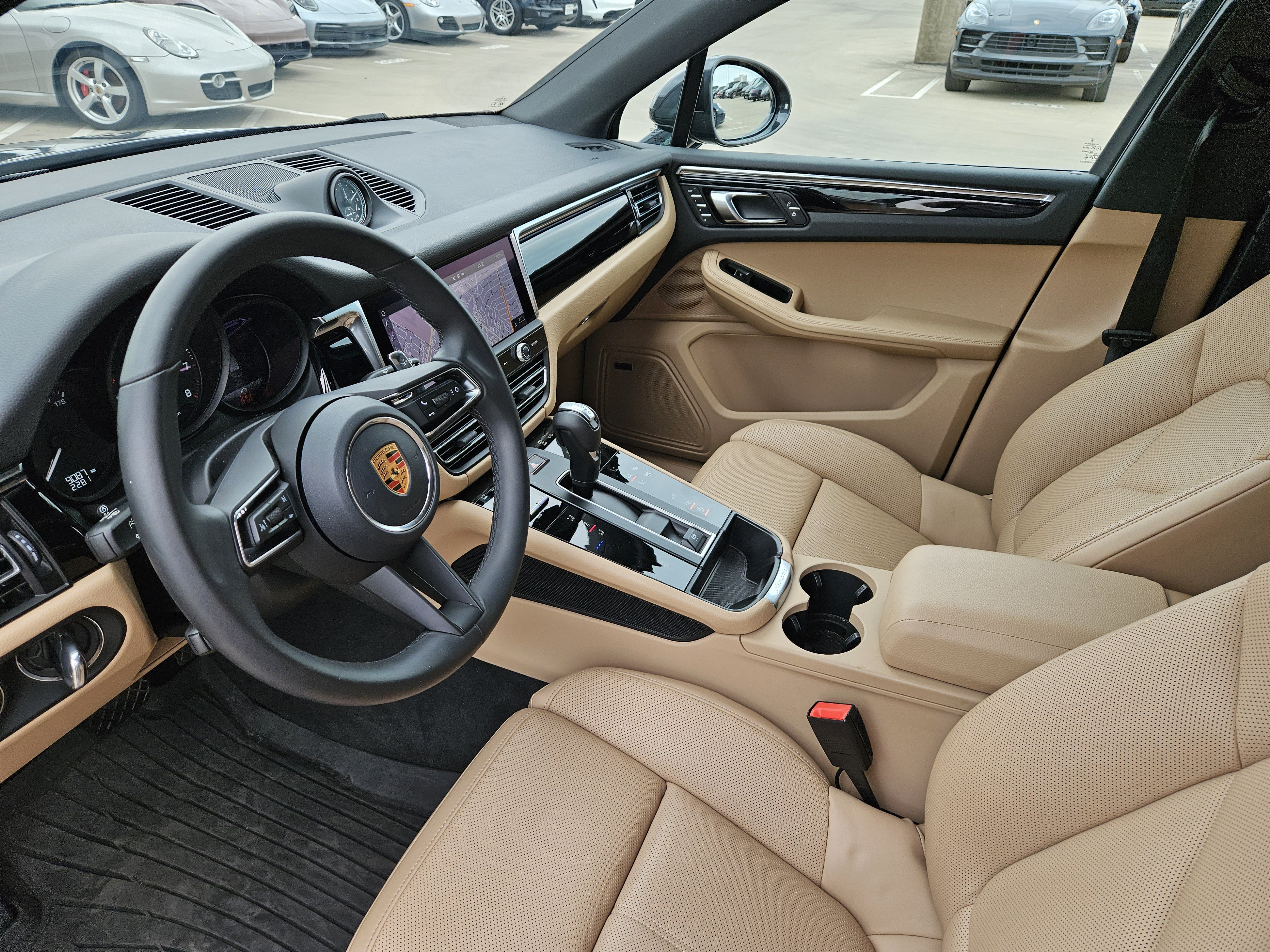 Certified 2026 Porsche Macan AWD/4WD image 4