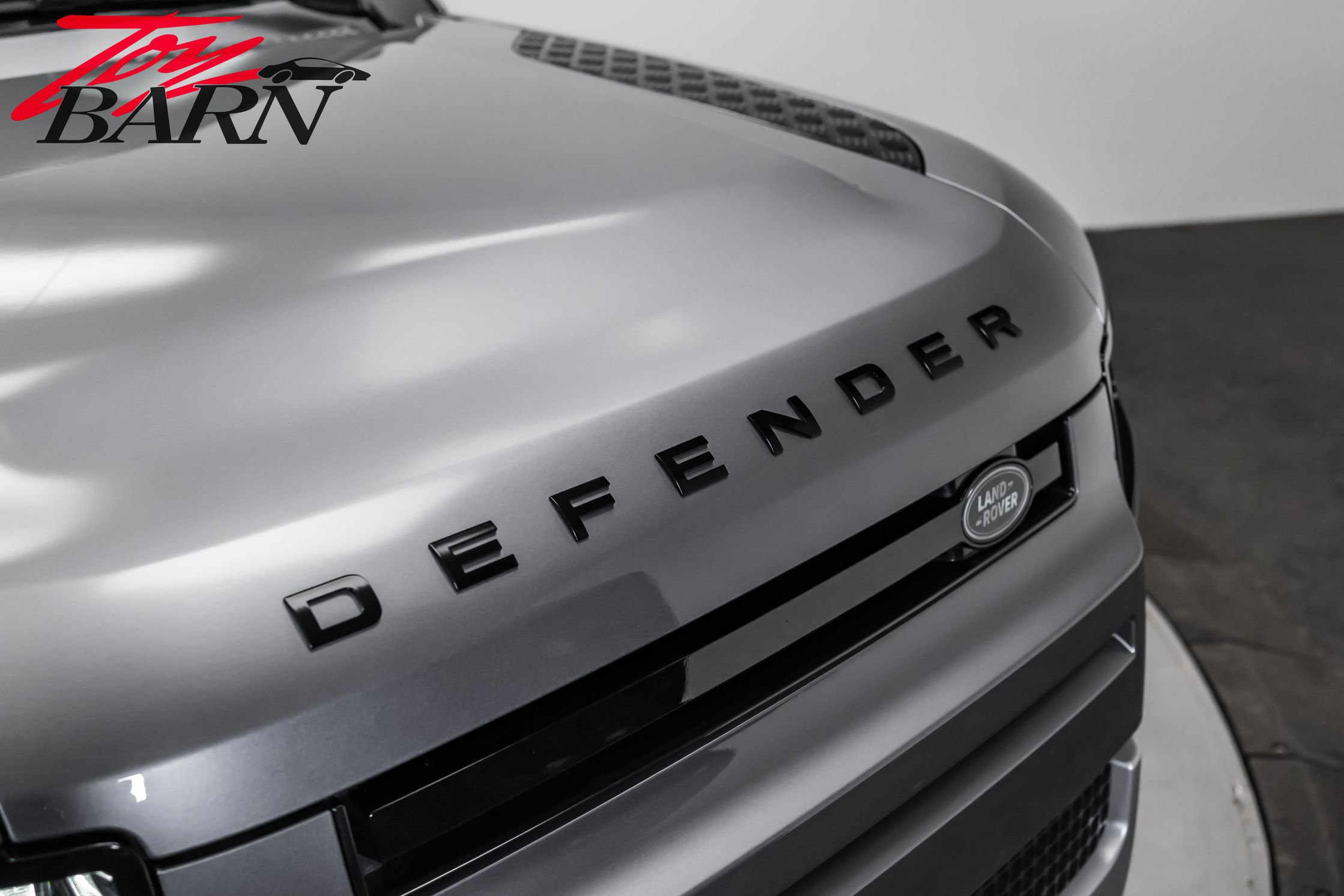 Used 2024 Land Rover Defender 110 S AWD/4WD image 9