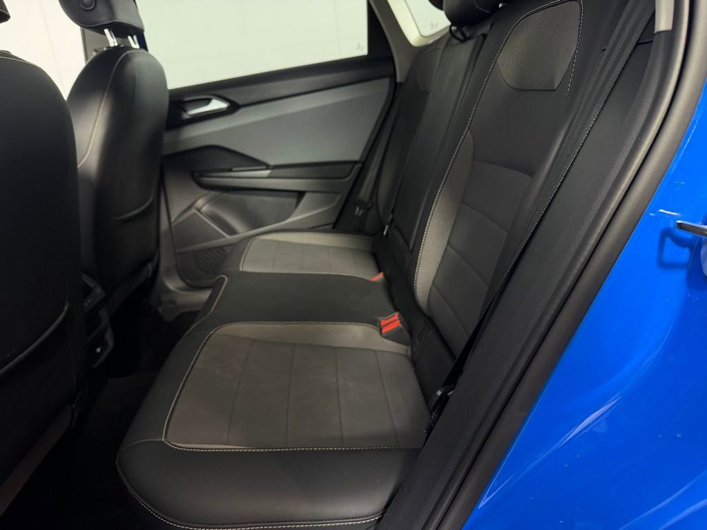 Used 2022 Volkswagen Taos SE w/ Panoramic Sunroof Package FWD image 25