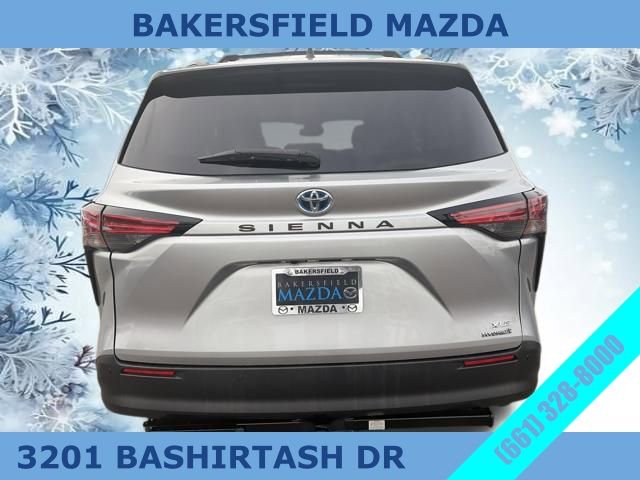 Used 2021 Toyota Sienna XLE image 4