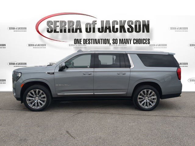 Used 2023 GMC Yukon XL Denali w/ Denali Reserve Package image 6