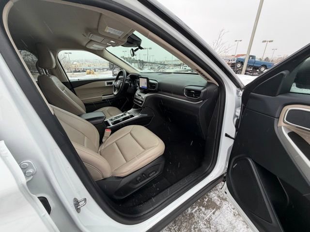 Used 2024 Ford Explorer XLT w/ Equipment Group 202A image 29