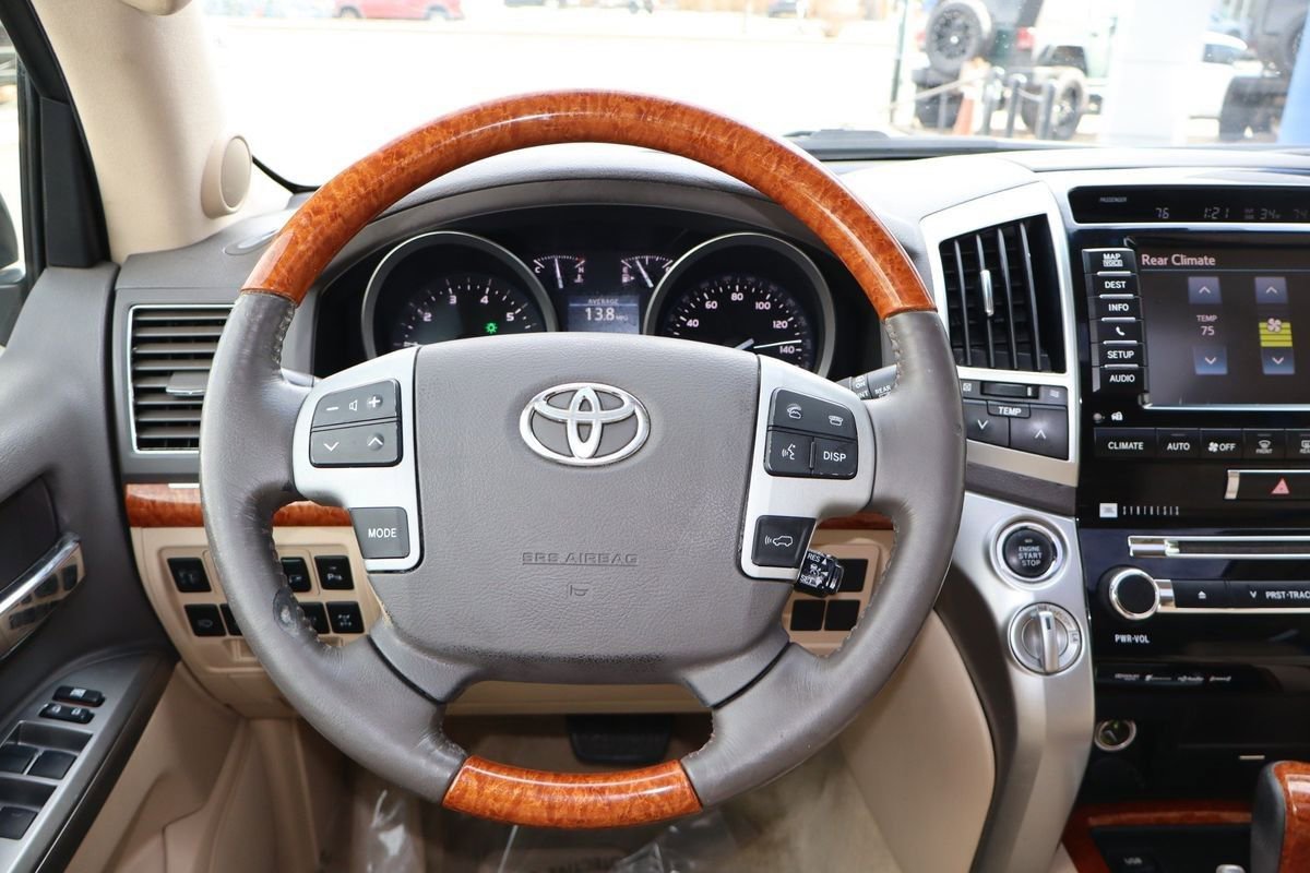 Used 2013 Toyota Land Cruiser image 12
