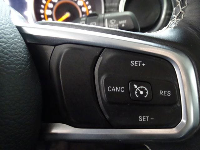 Used 2018 Jeep Wrangler Unlimited Sahara w/ Dual Top Group AWD/4WD image 8