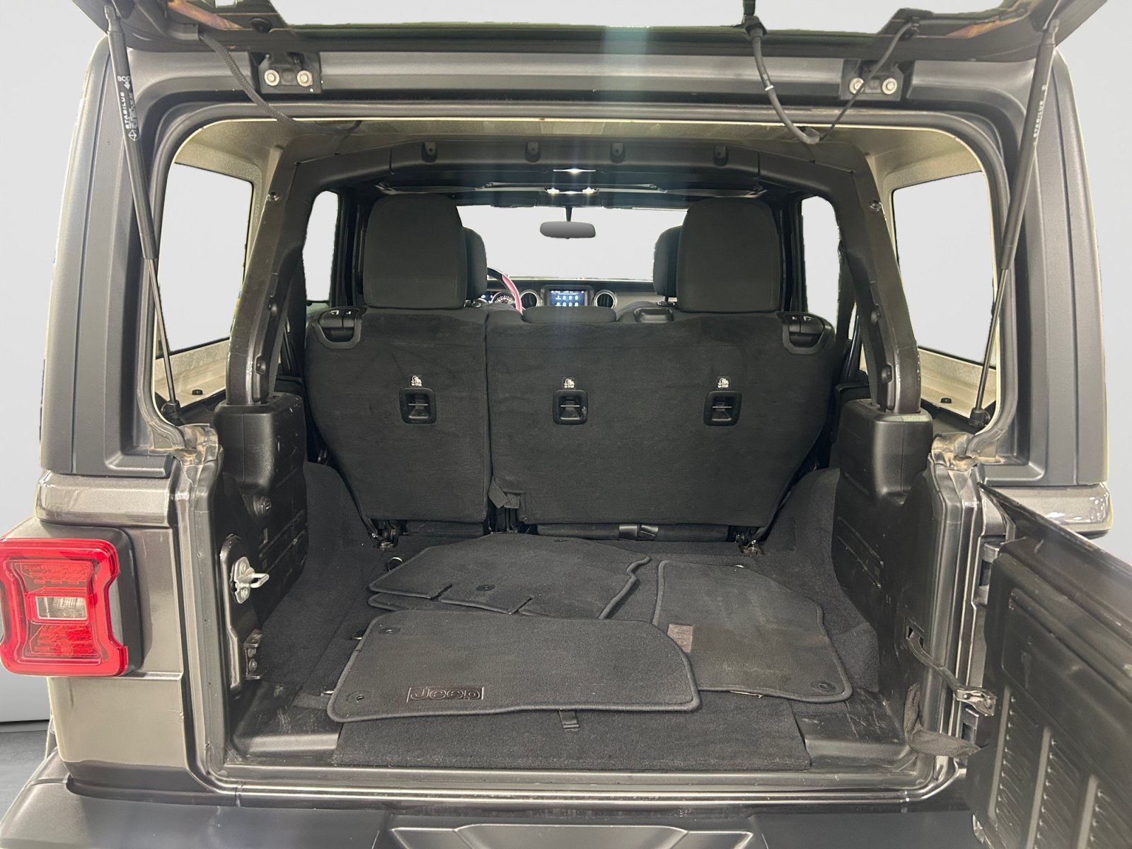Used 2019 Jeep Wrangler Unlimited Sahara w/ Safety Group AWD/4WD image 19