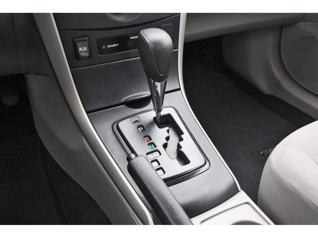 Used 2013 Toyota Corolla L image 25