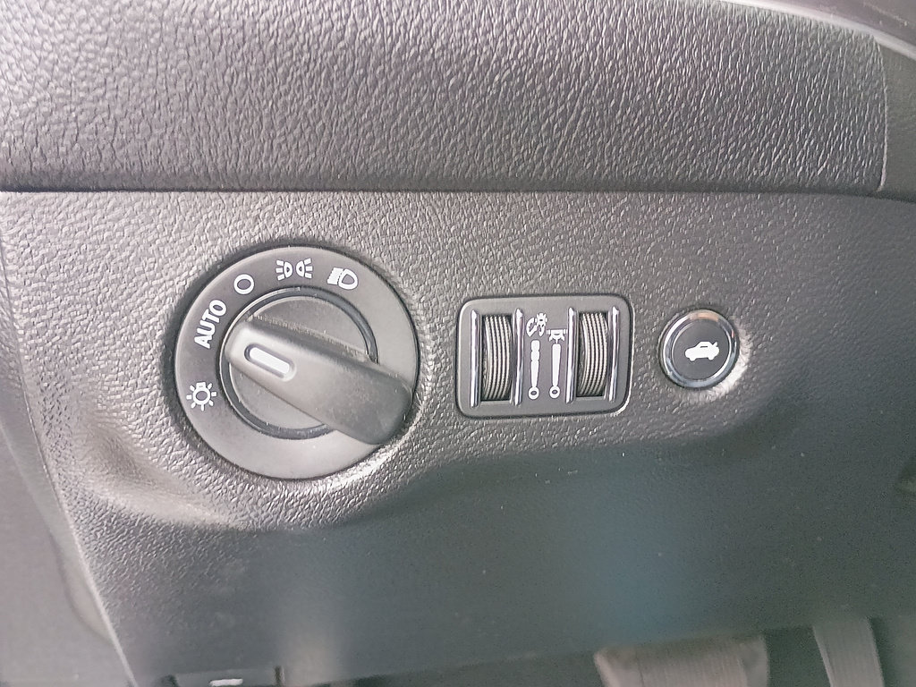Used 2022 Dodge Challenger SXT RWD image 14