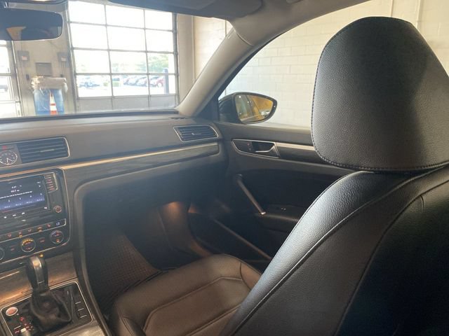 Used 2017 Volkswagen Passat 1.8T SE FWD image 3