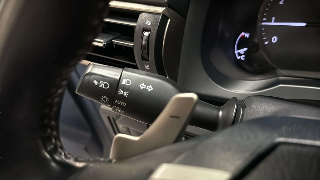 Used 2019 Lexus IS 300 RWD image 29