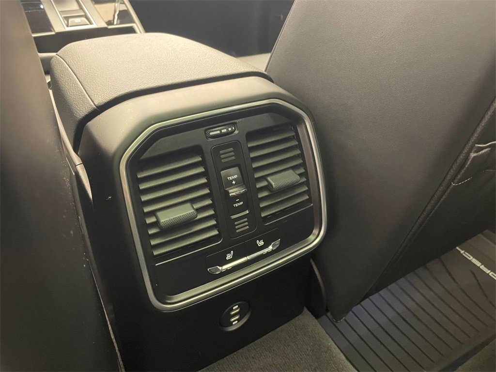 Used 2025 Porsche Macan image 16