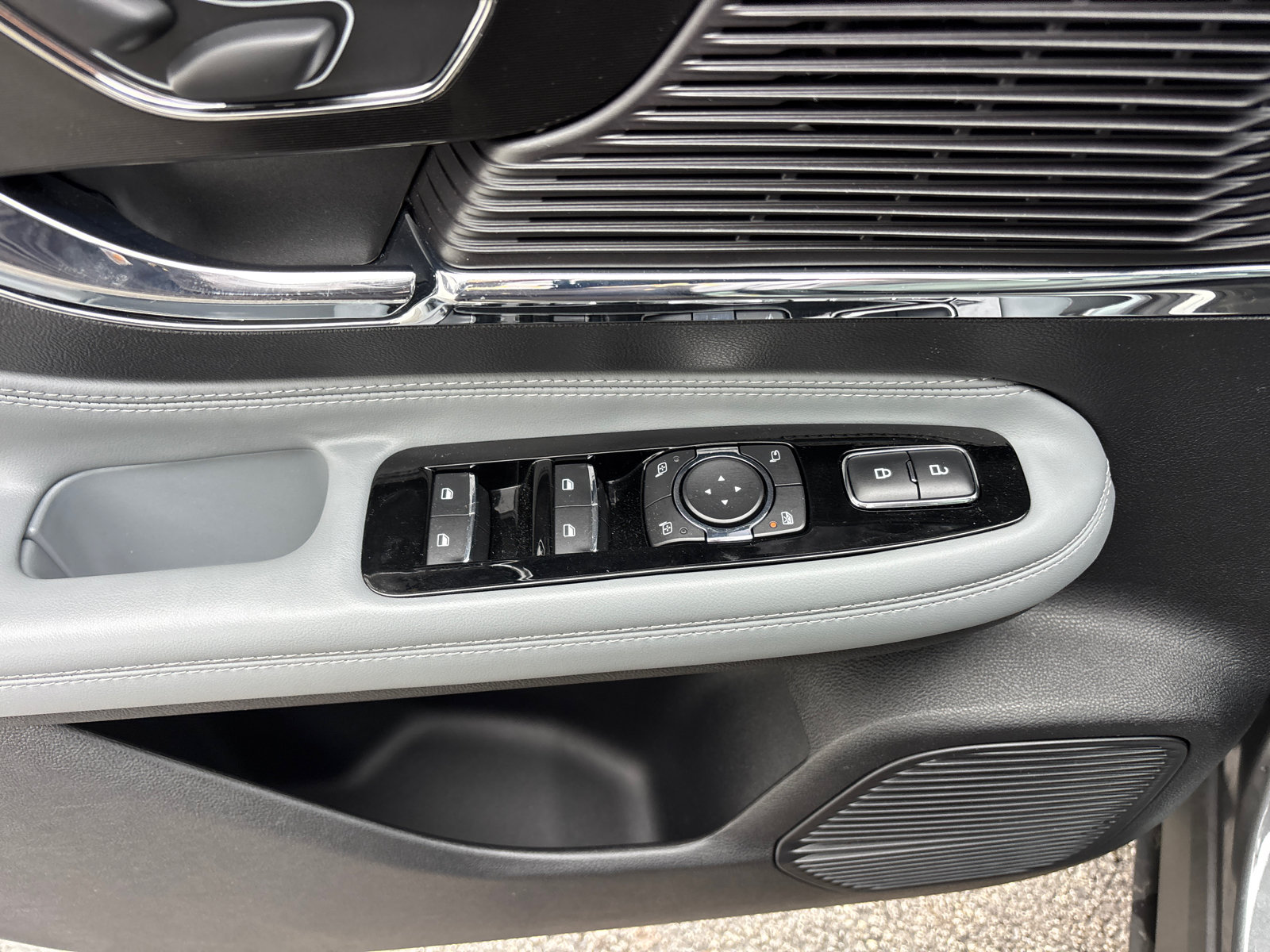 Certified 2022 Lincoln Corsair AWD w/ Premium Package image 13