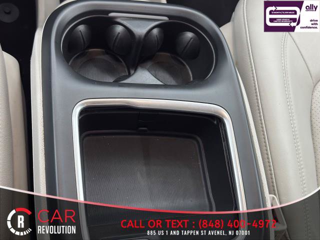 Used 2021 Chrysler Pacifica Touring-L FWD image 46