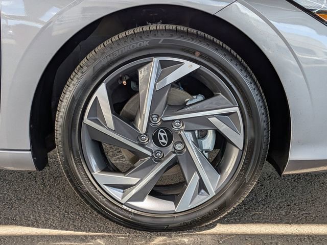 Used 2025 Hyundai Elantra Limited image 7