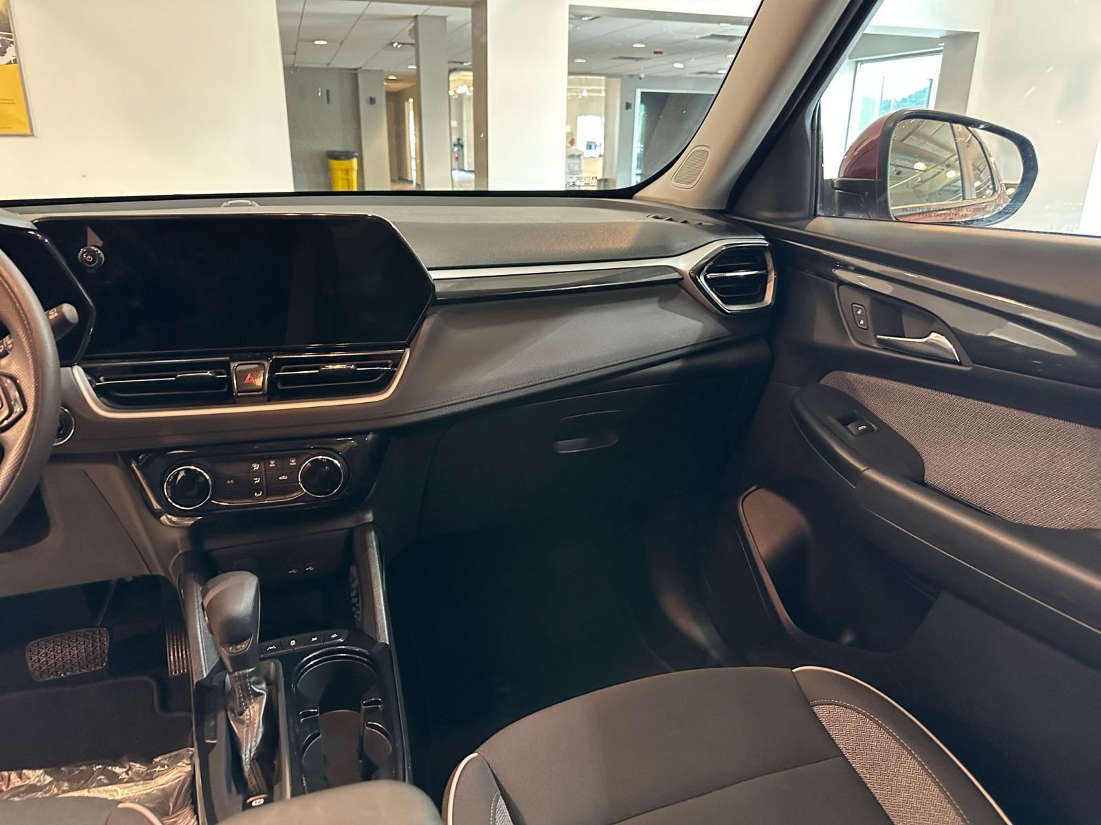 Used 2025 Chevrolet TrailBlazer LT FWD image 34