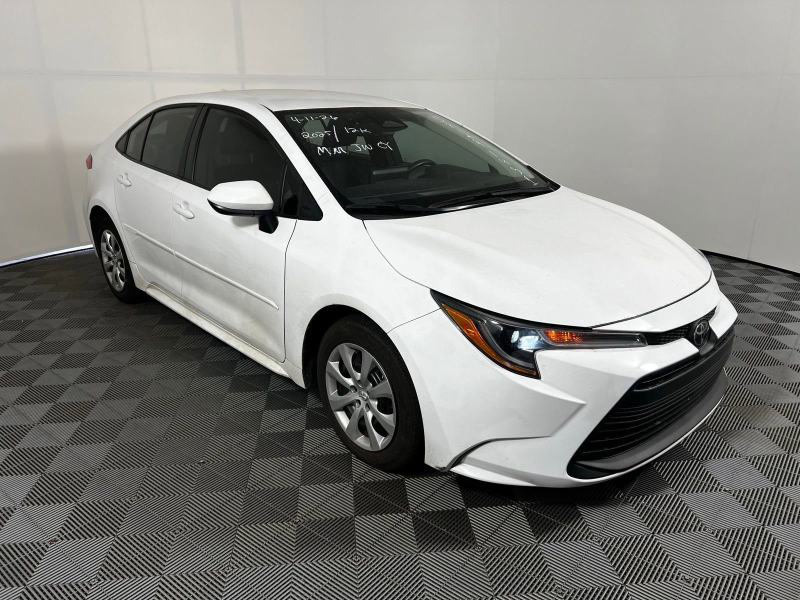 Used 2025 Toyota Corolla LE image 3