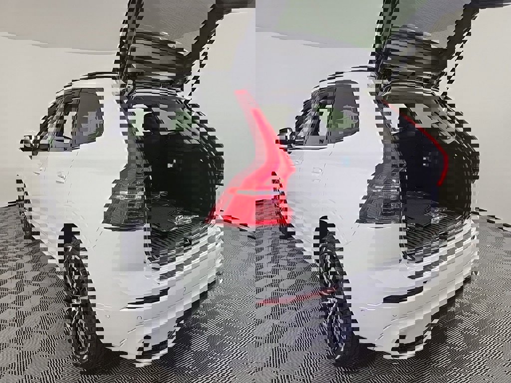 New 2025 Volvo XC60 B5 Plus w/ Protection Package Premier image 11