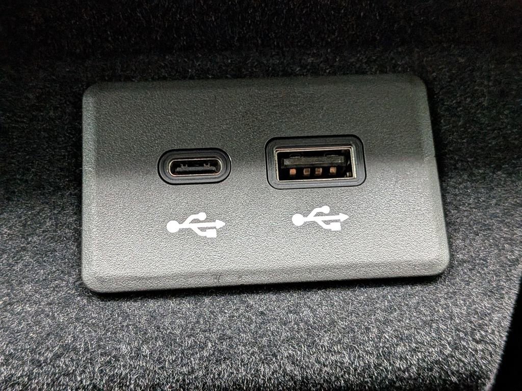 Certified 2025 Cadillac Escalade ESV Sport w/ Touring Package image 28