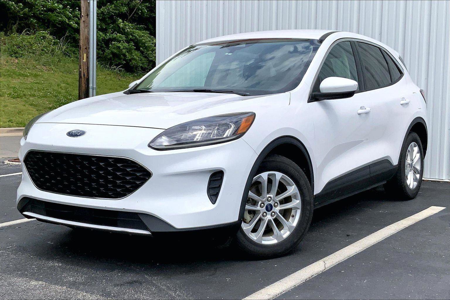 Used 2020 Ford Escape SE FWD image 1