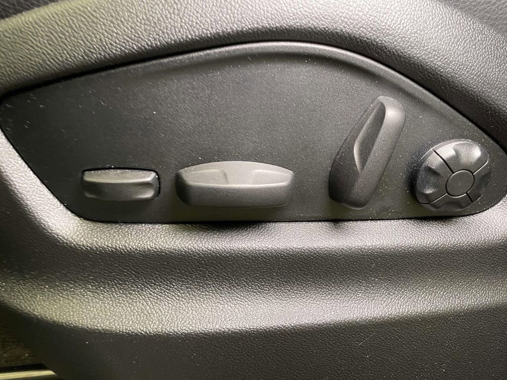 Used 2025 Porsche Cayenne S image 17