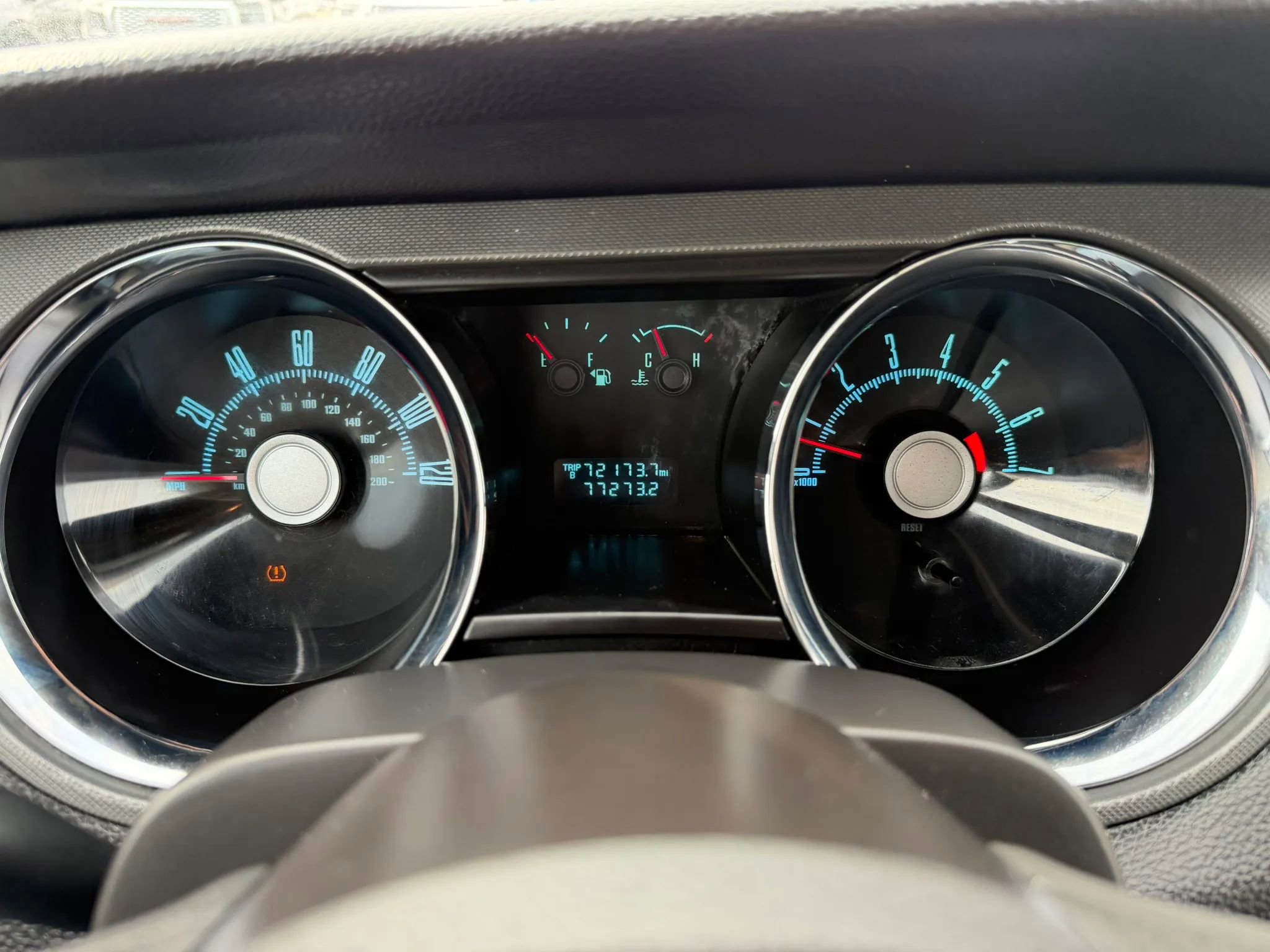 Used 2010 Ford Mustang Convertible RWD image 11