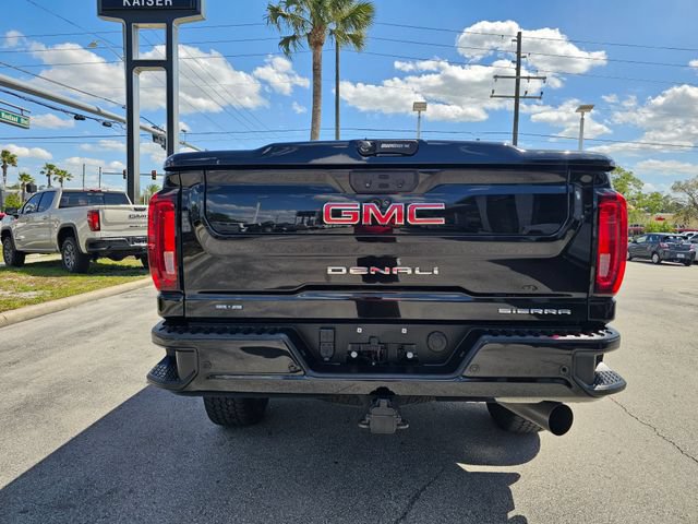 Used 2022 GMC Sierra 2500 Denali w/ Denali Black Diamond Edition AWD/4WD image 4