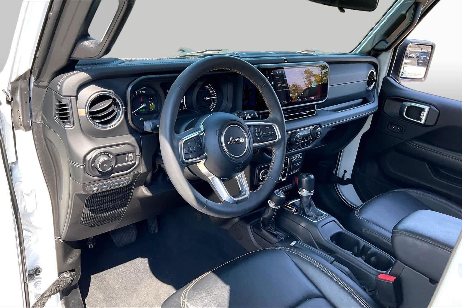 Used 2024 Jeep Wrangler Unlimited Sahara w/ Safety Group AWD/4WD image 16