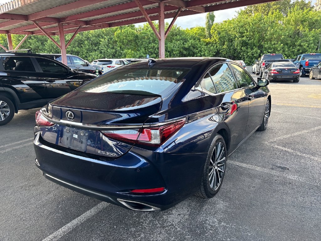 Used 2022 Lexus ES 350 w/ Premium Package FWD image 2