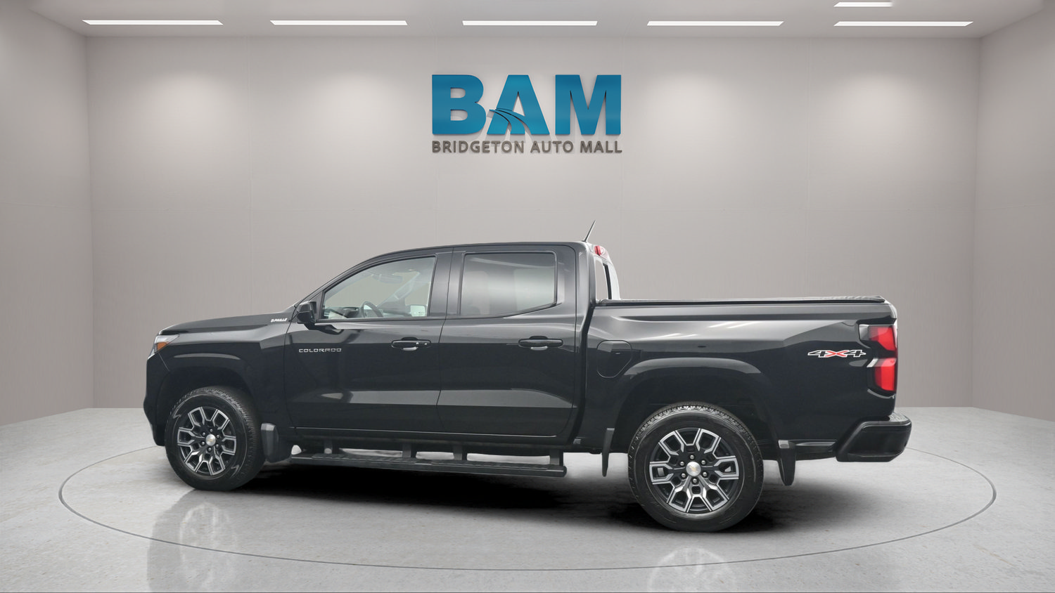 Used 2024 Chevrolet Colorado LT w/ LT Convenience Package III AWD/4WD image 4