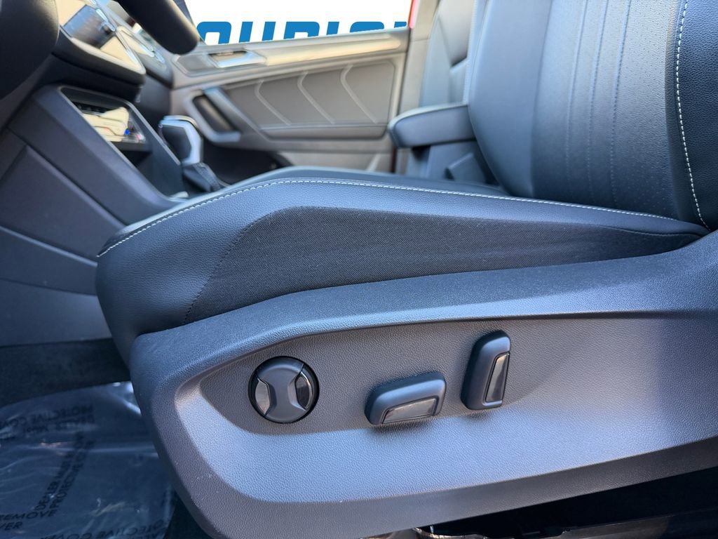 Used 2024 Volkswagen Tiguan SE R-Line image 17