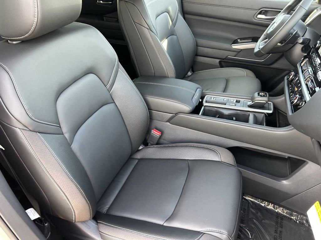New 2025 Nissan Pathfinder SL image 10