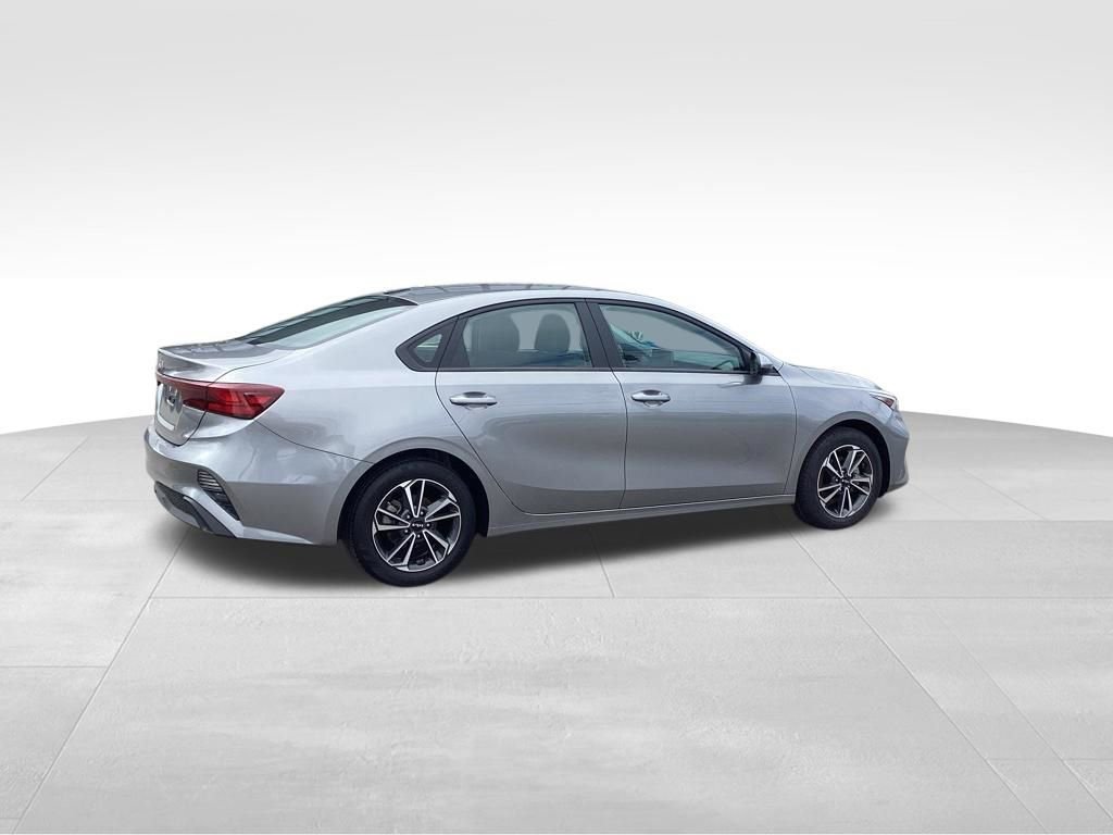 Used 2023 Kia Forte LXS image 6