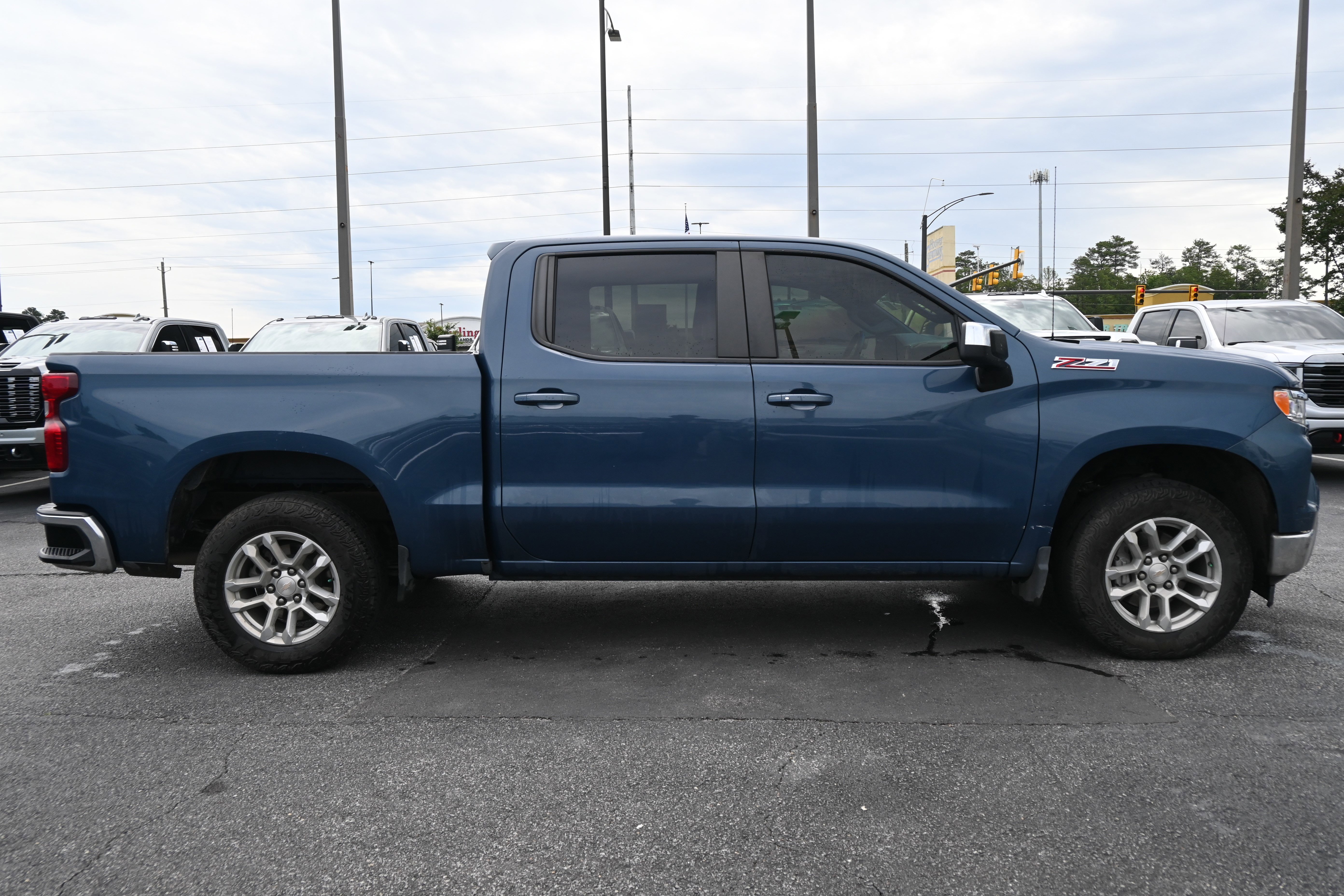 Used 2024 Chevrolet Silverado 1500 LT w/ Z71 Off-Road Package AWD/4WD image 12