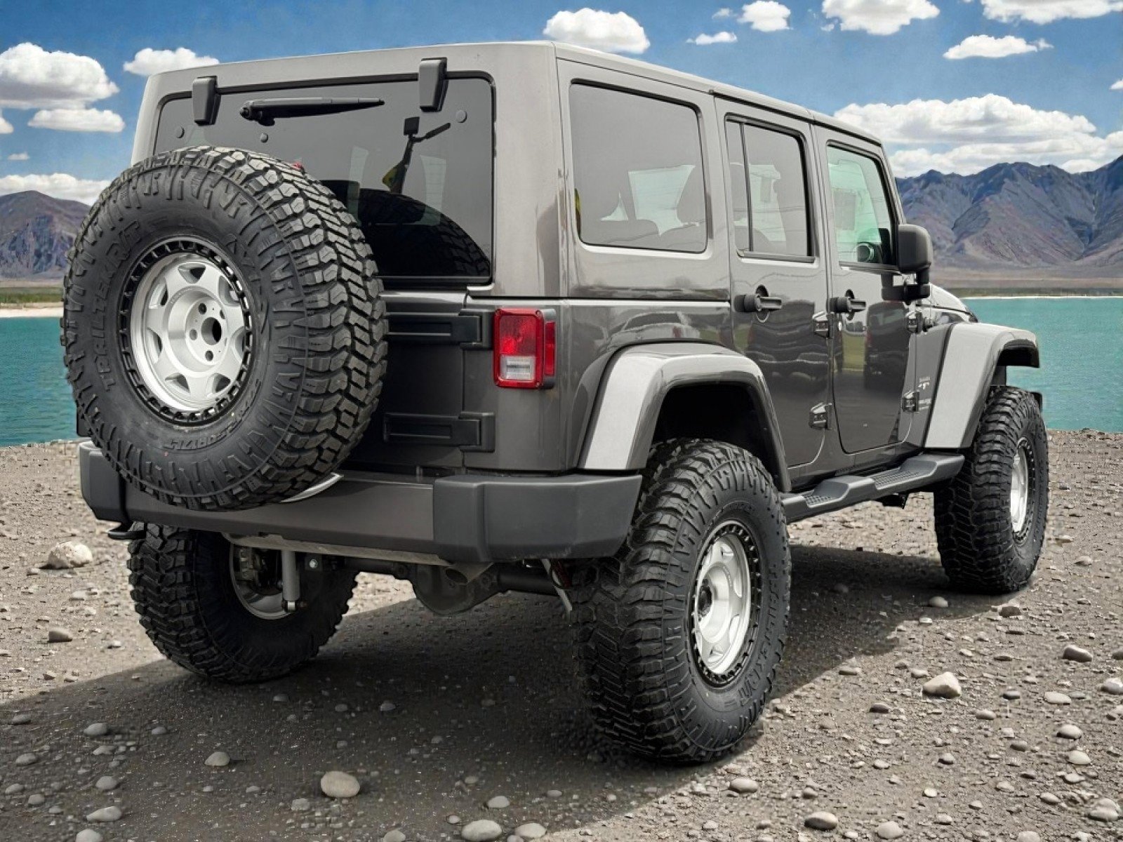 Used 2018 Jeep Wrangler Unlimited Sahara w/ Connectivity Group image 8