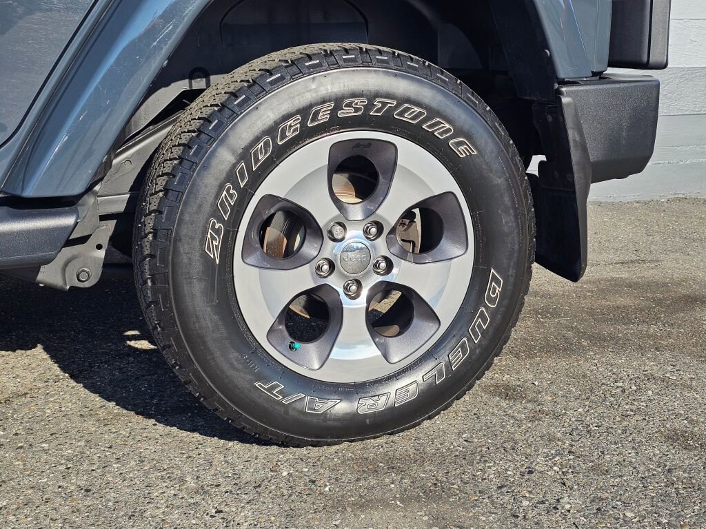 Used 2018 Jeep Wrangler Unlimited Sahara w/ Connectivity Group image 7