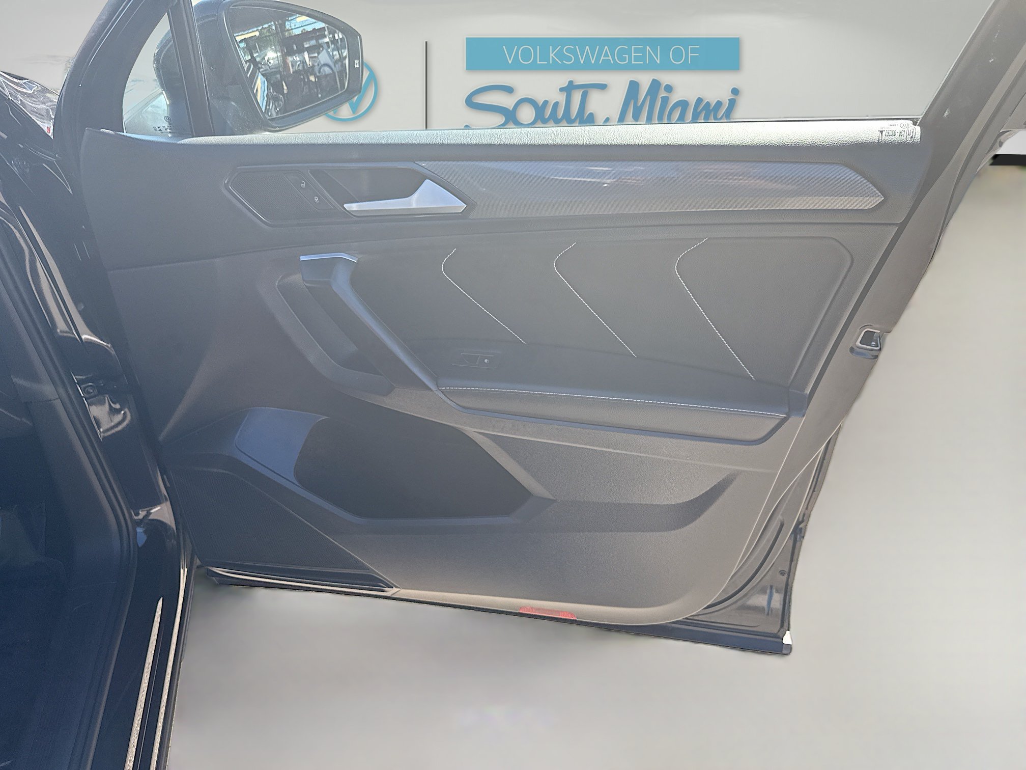 Used 2023 Volkswagen Tiguan SE w/ Panoramic Sunroof Package FWD image 33