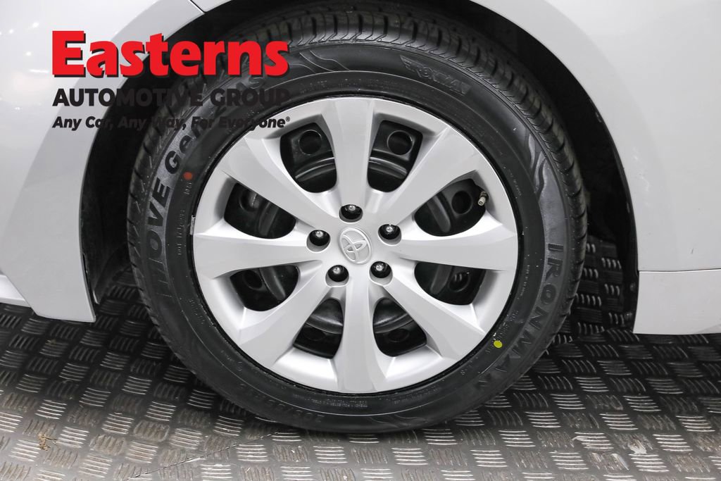 Used 2022 Toyota Corolla LE image 32