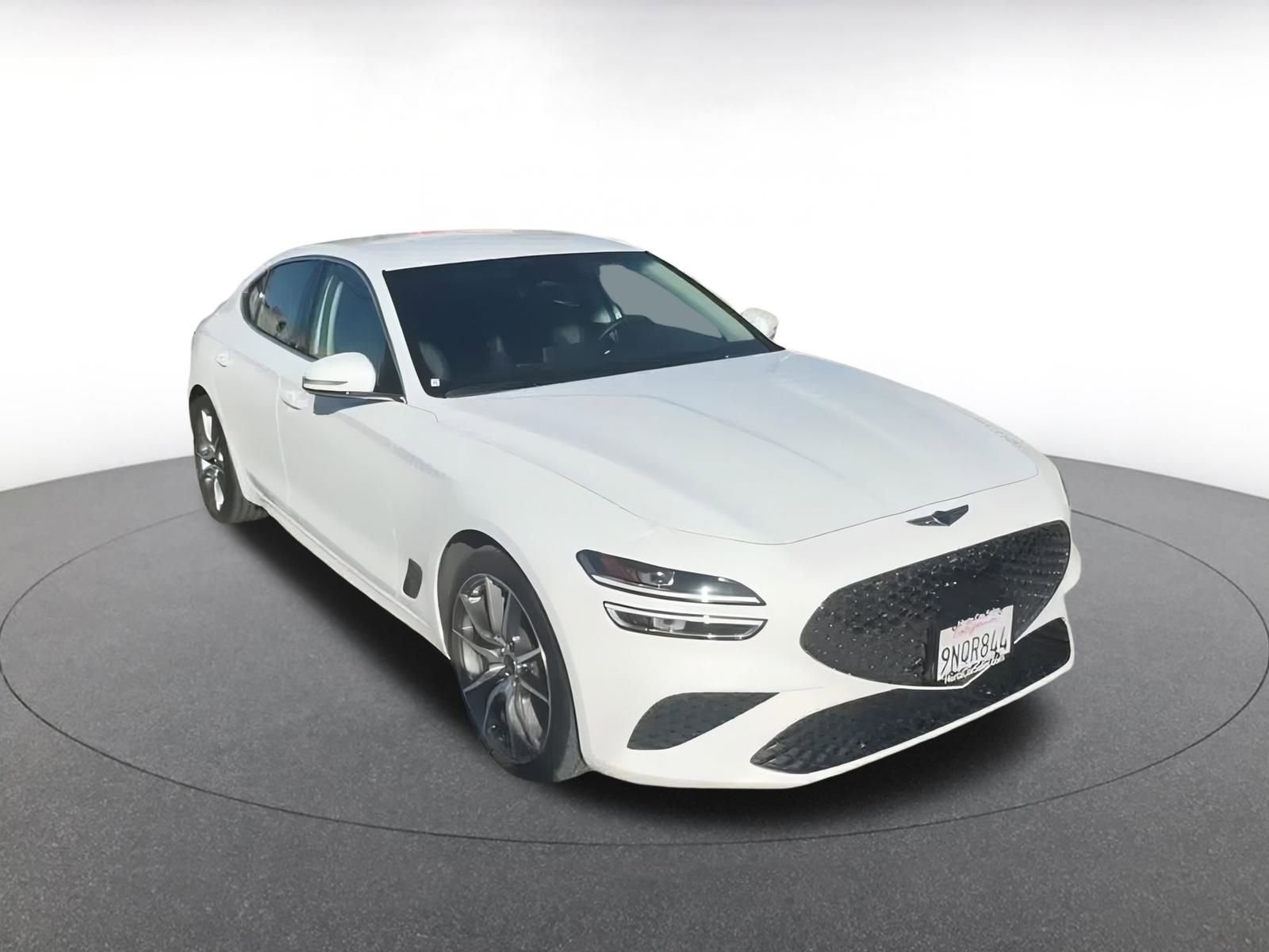 Used 2025 Genesis G70 2.5T image 3