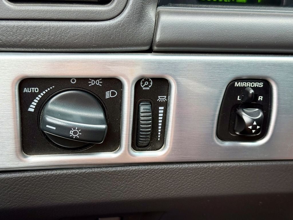 Used 2002 Ford Thunderbird RWD image 25