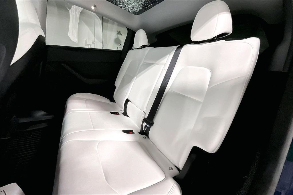 Used 2024 Tesla Model Y Long Range AWD/4WD image 32