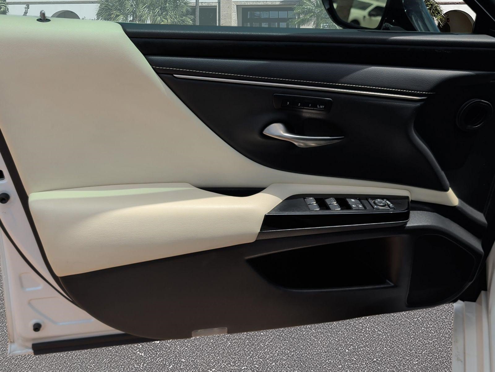 Certified 2022 Lexus ES 350 w/ Premium Package FWD image 8