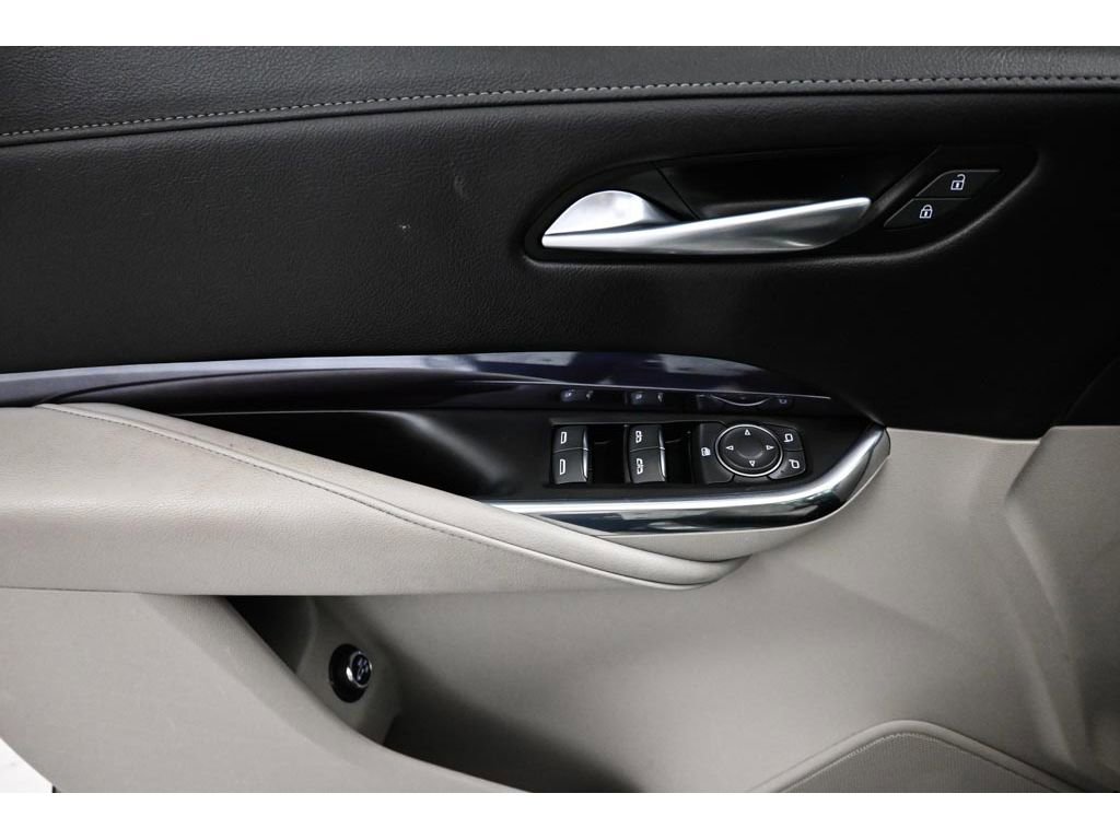 Used 2023 Cadillac XT4 Luxury w/ Cold Weather Package FWD image 8
