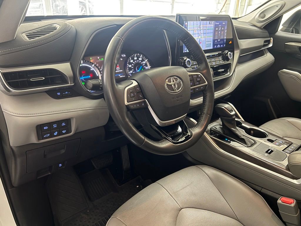 Used 2022 Toyota Highlander Platinum image 15