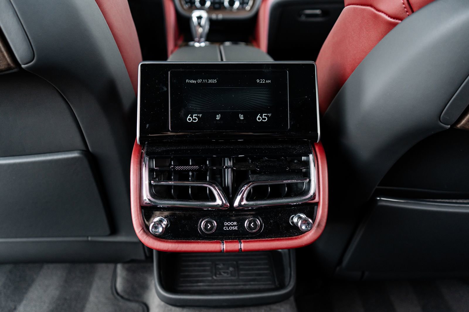 Used 2024 Bentley Bentayga Extended Wheelbase image 37