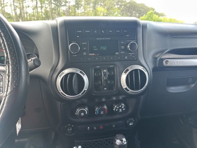 Used 2014 Jeep Wrangler Unlimited Rubicon w/ Connectivity Group image 14