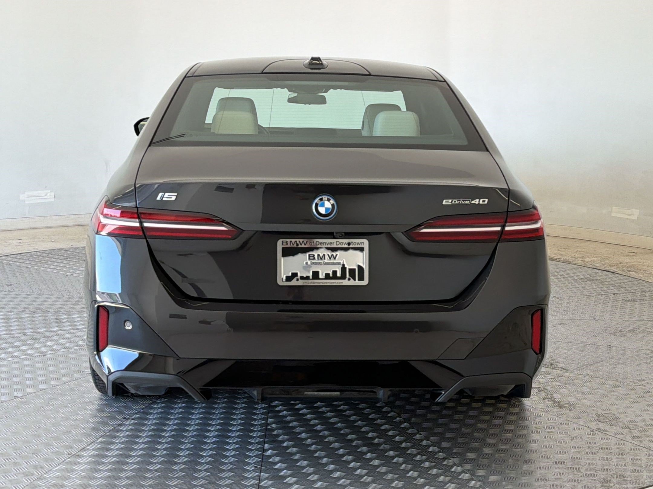Used 2024 BMW i5 eDrive40i w/ M Sport Package RWD image 10