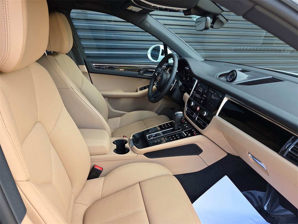 New 2026 Porsche Macan image 18