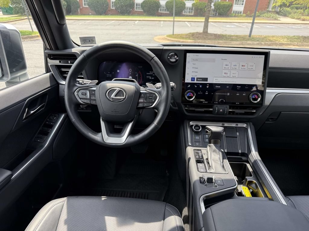 Used 2024 Lexus GX 550 w/ Accessory Package (2T) AWD/4WD image 8