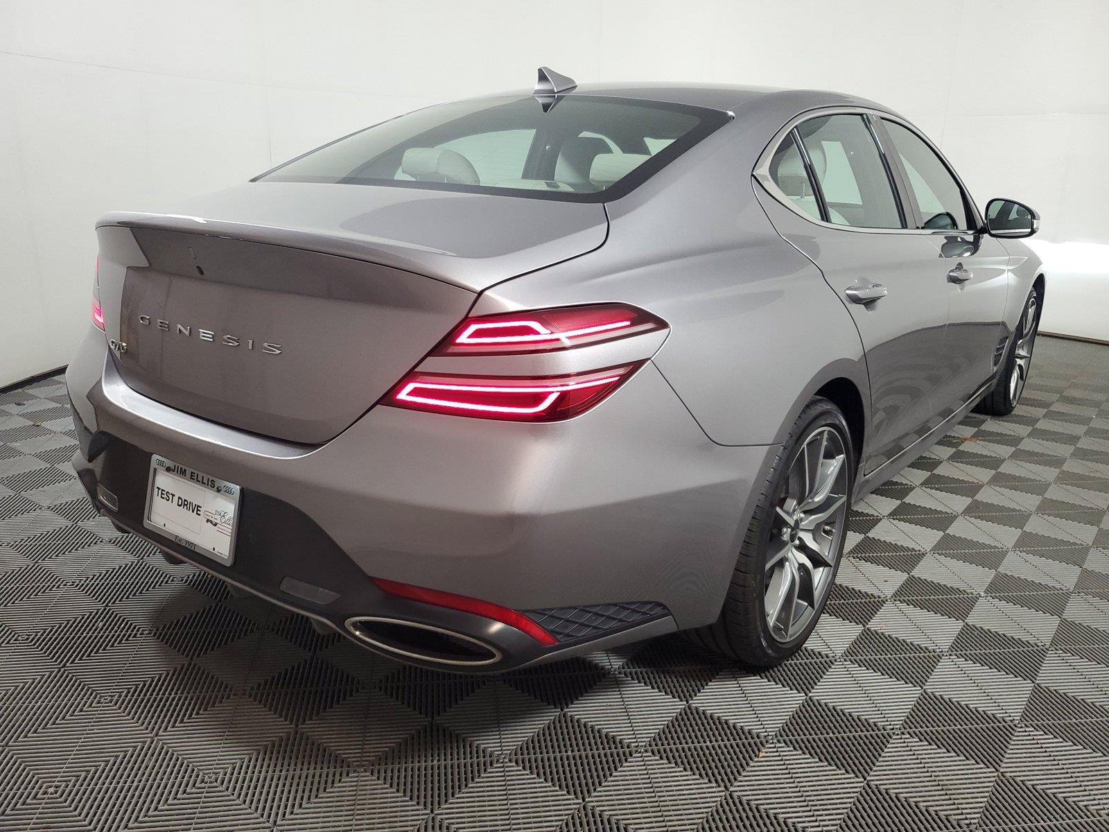 Used 2025 Genesis G70 2.5T RWD image 6