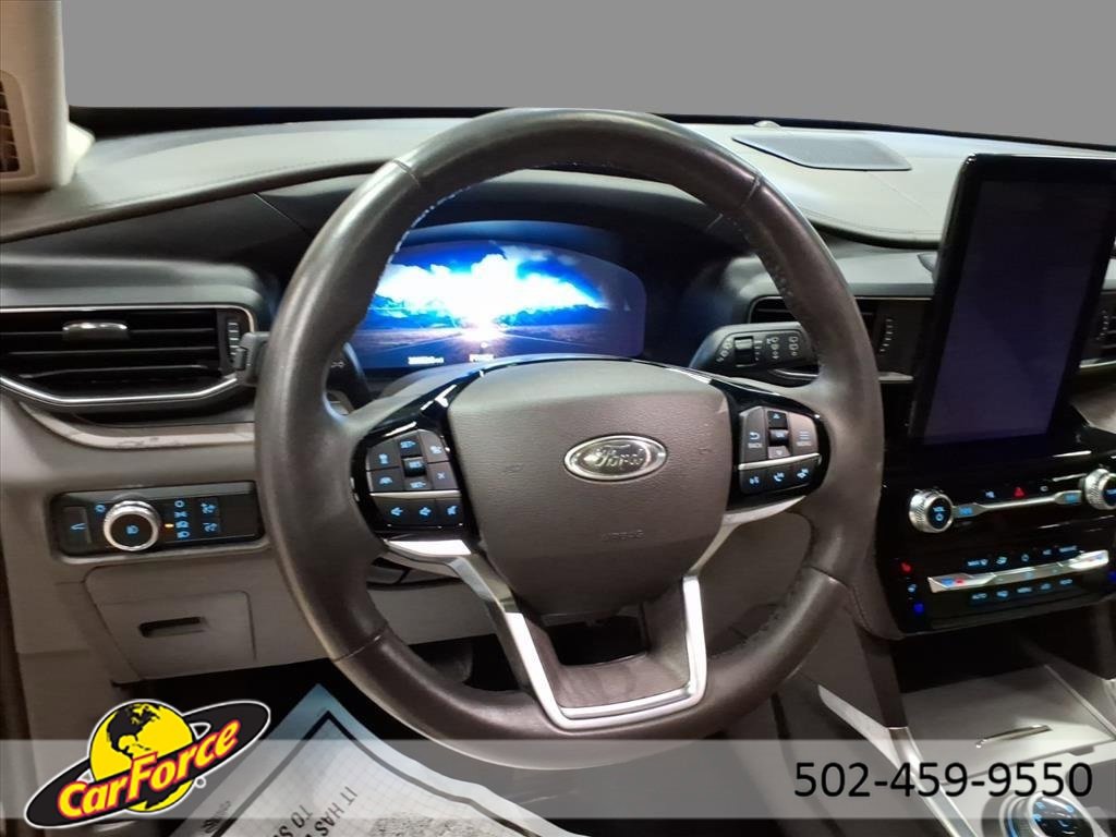 Used 2023 Ford Explorer Platinum w/ Technology Package image 17