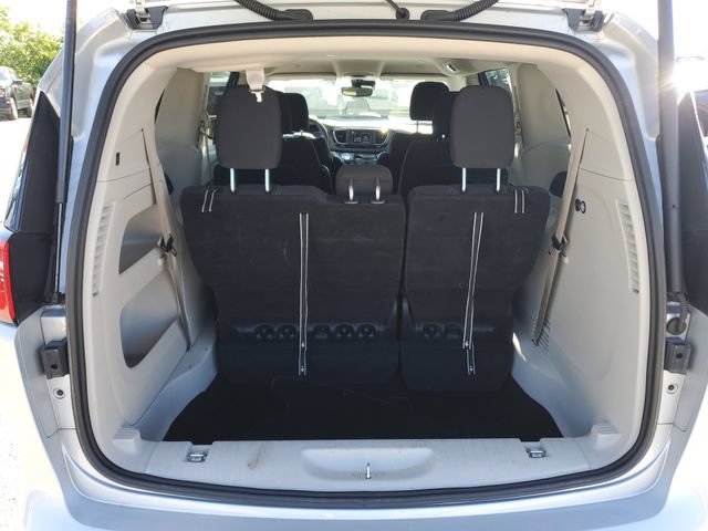 Used 2023 Chrysler Voyager LX FWD image 9